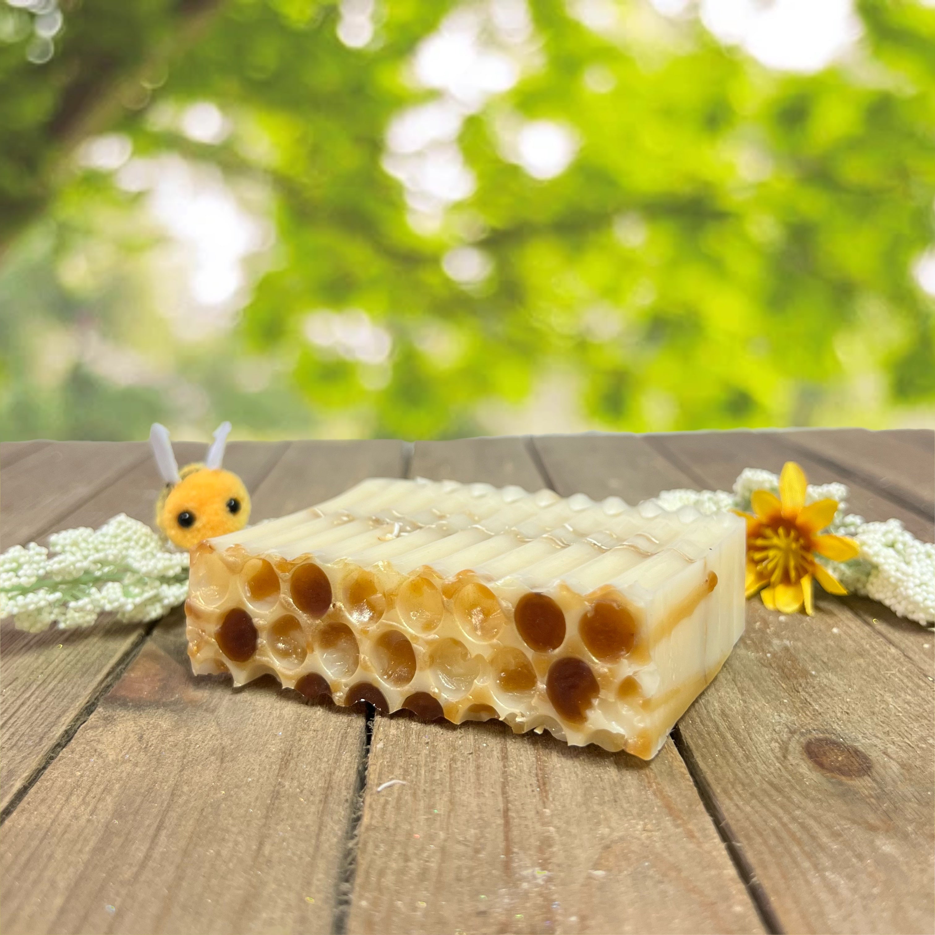 BEE YOURSELF Oatmeal & Honey Bar Soap