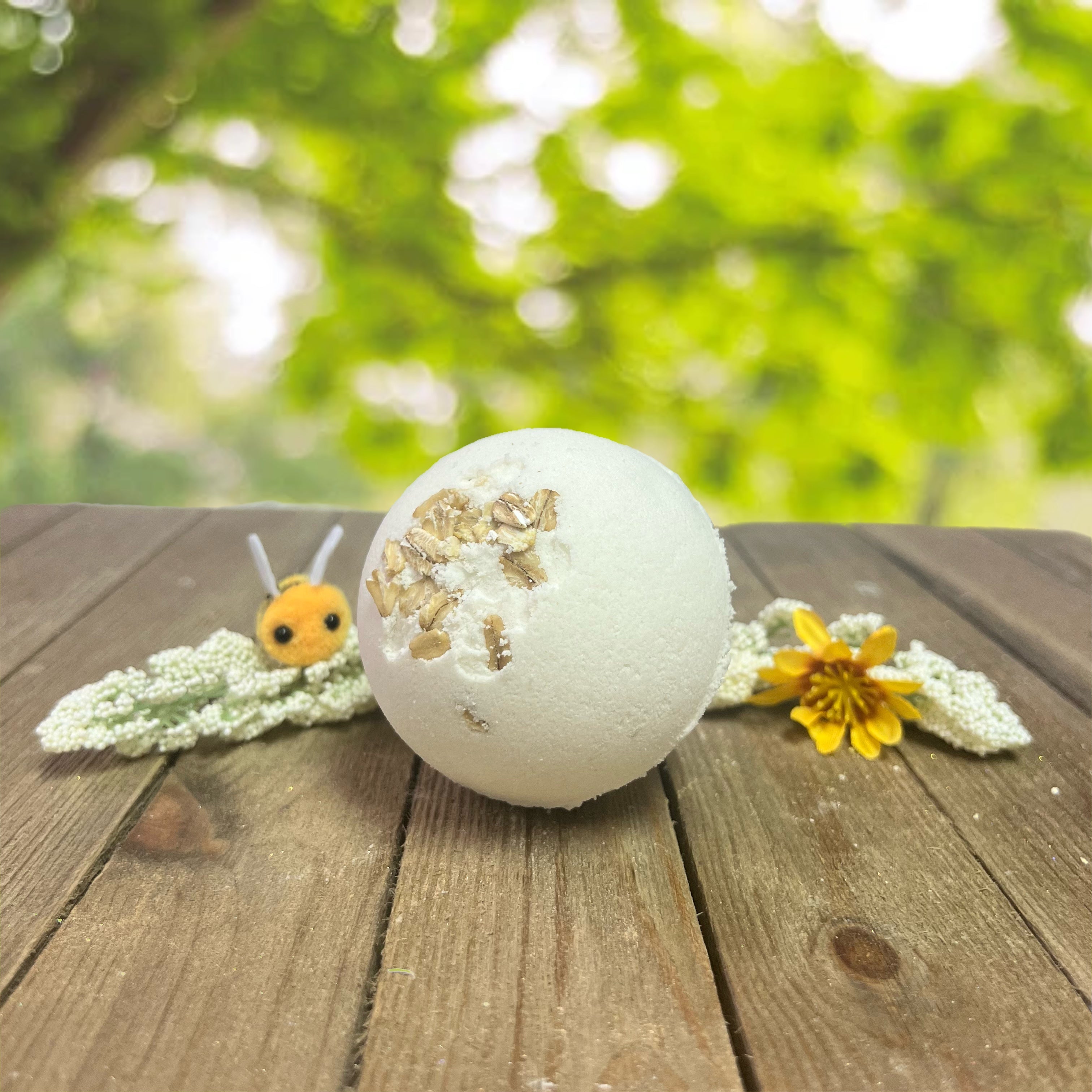 BEE YOURSELF Oatmeal Bath Bomb