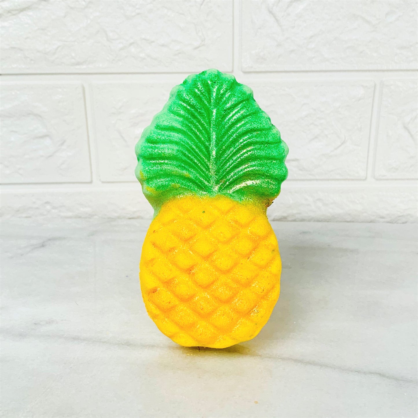 BE A PINEAPPLE Bath Bomb