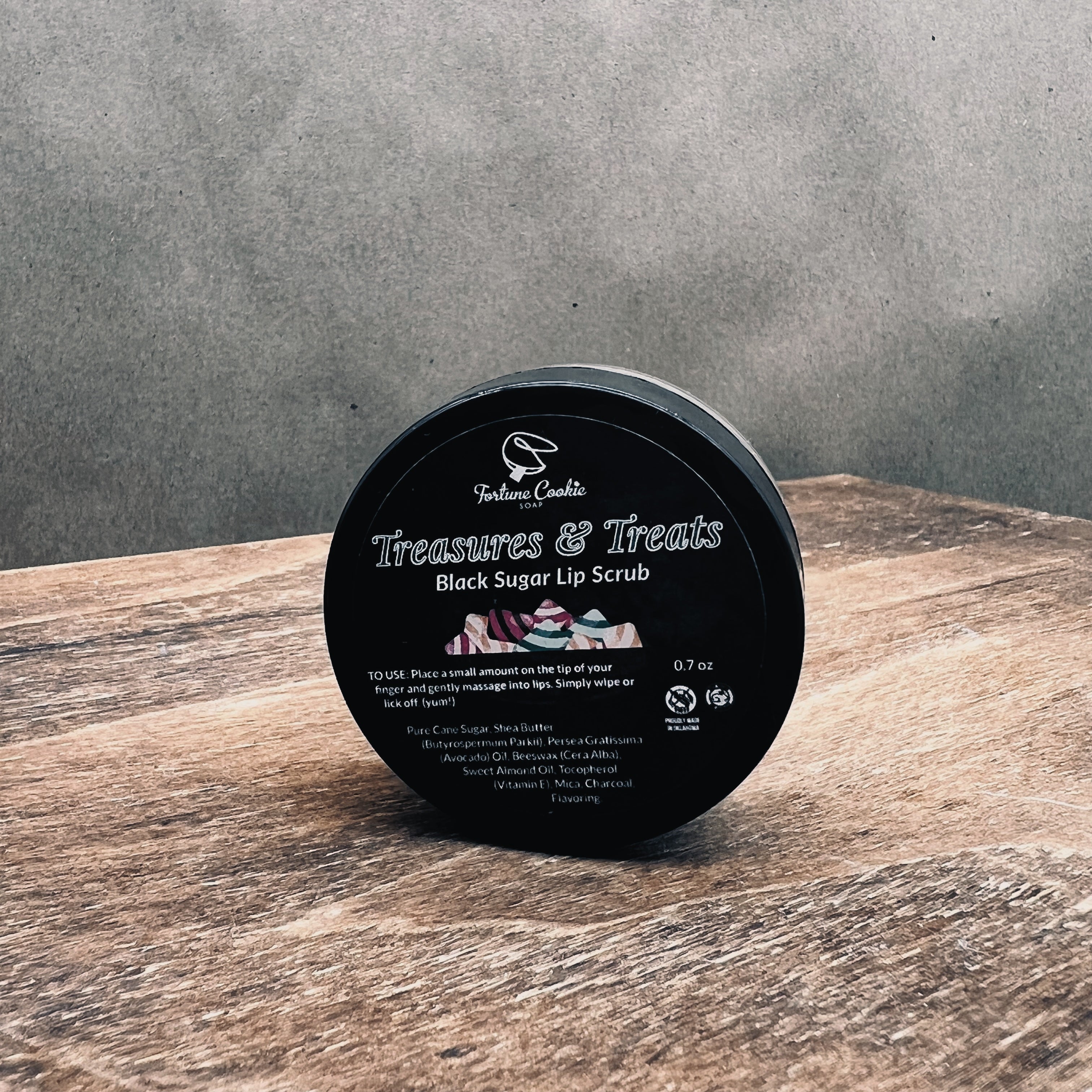 TREASURES & TREATS Black Sugar Lip Scrub
